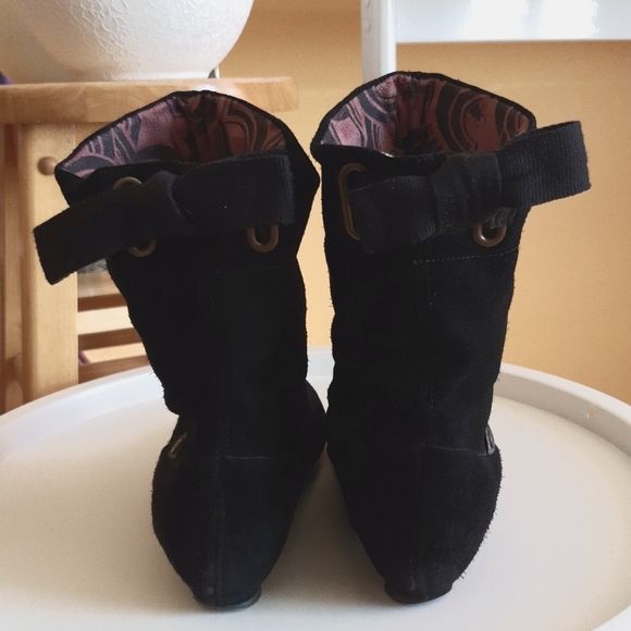 FLY LONDON Victorian Ankle Boots - Picture 9 of 16